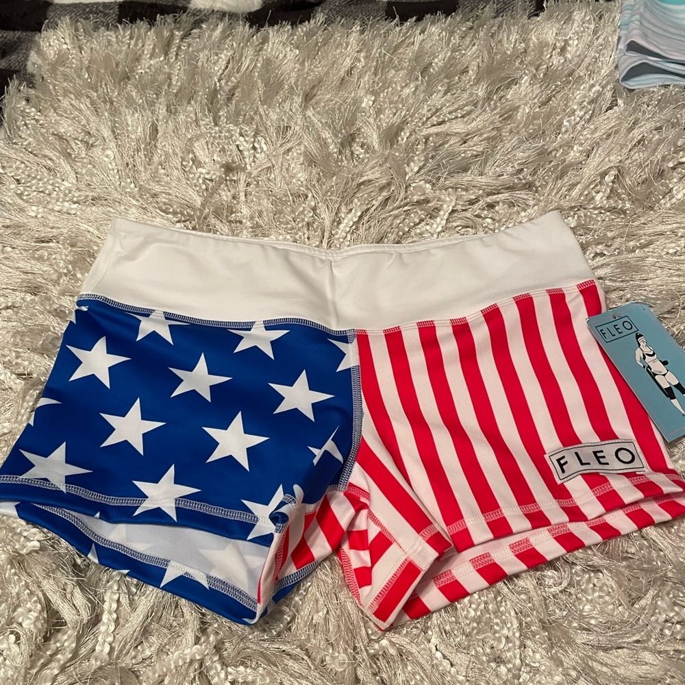 Fleo NWT large flag shorts